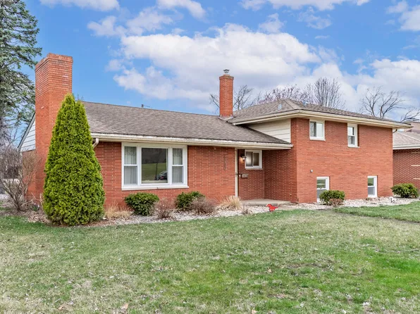 8230 Hawthorne Dr, Munster, IN 46321