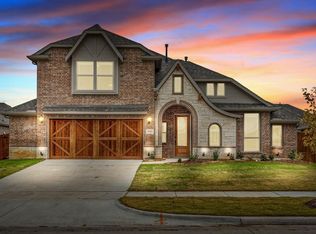 460 Country Meadows Blvd, Waxahachie, TX 75165