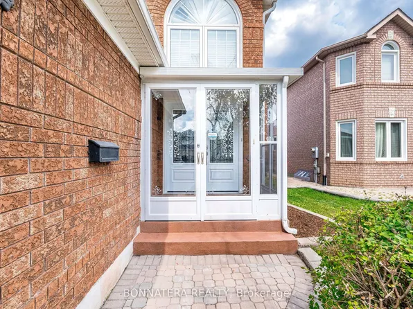 5471 Whitehorn Ave, Mississauga, ON L5V 1V5