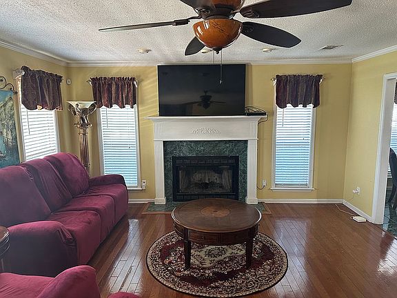 2nd image of 2539 Melrose Dr
