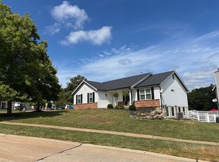 102 Hunters Lake Ct, Eureka, MO 63025