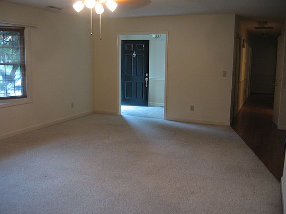 Living Room/Foyer