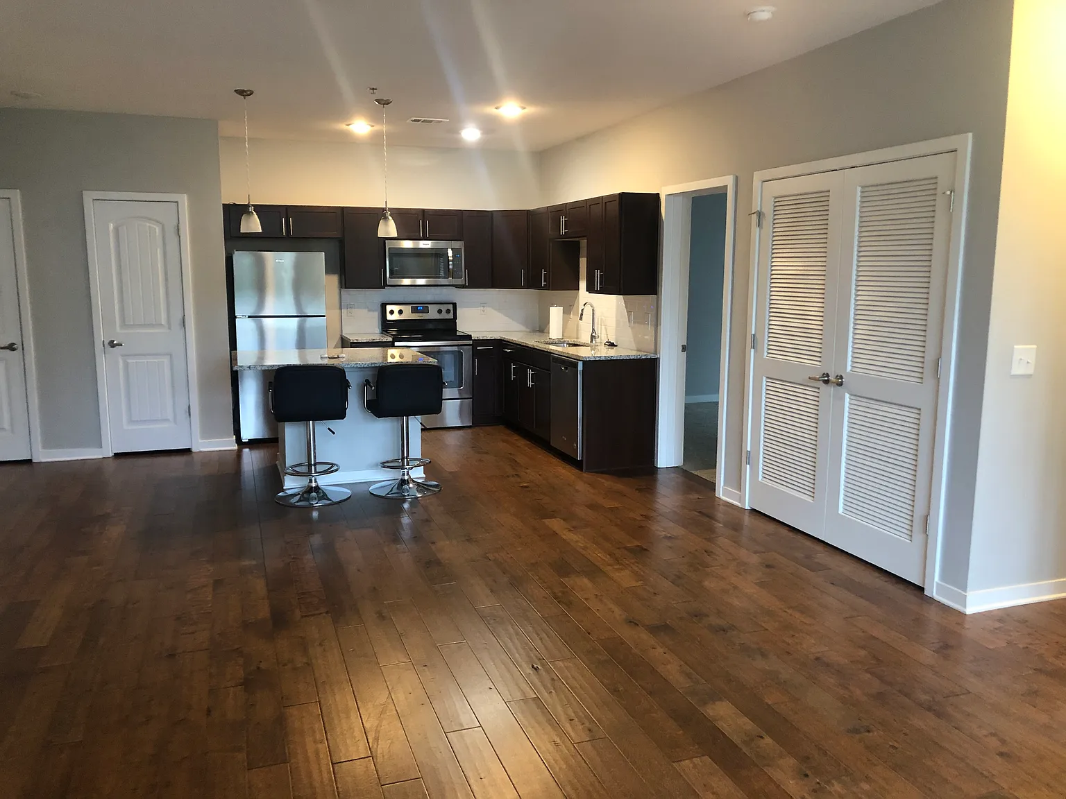 1 bed, 875 sqft, $1,700 — Photo 2