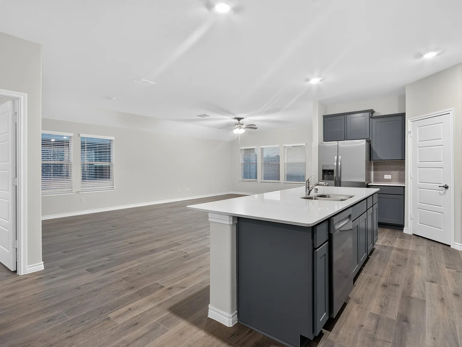 4 bed, 2100 sqft, $2,300 — Photo 4