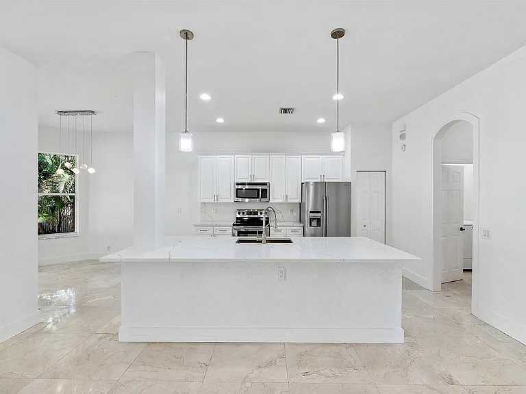 2013 Harbor View Cir — Photo 10