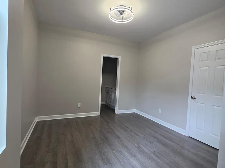 1005 Queen St — Photo 5