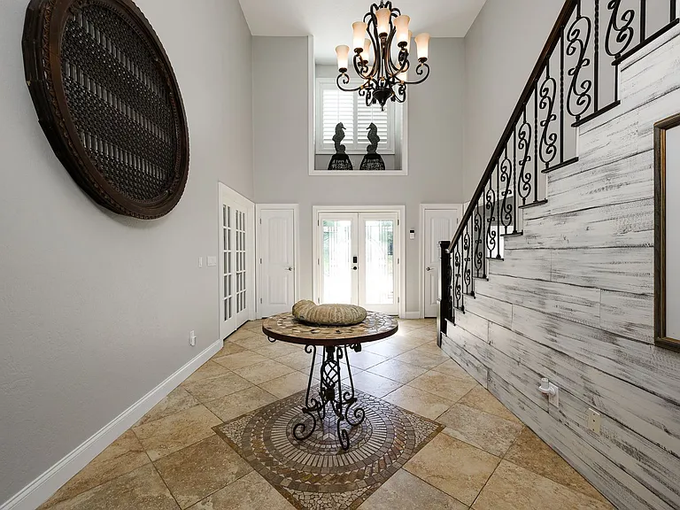 1130 John Anderson Dr — Photo 3