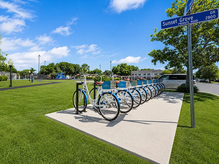 Park at Lake Magdalene Apartments and Townhomes — Photo 26