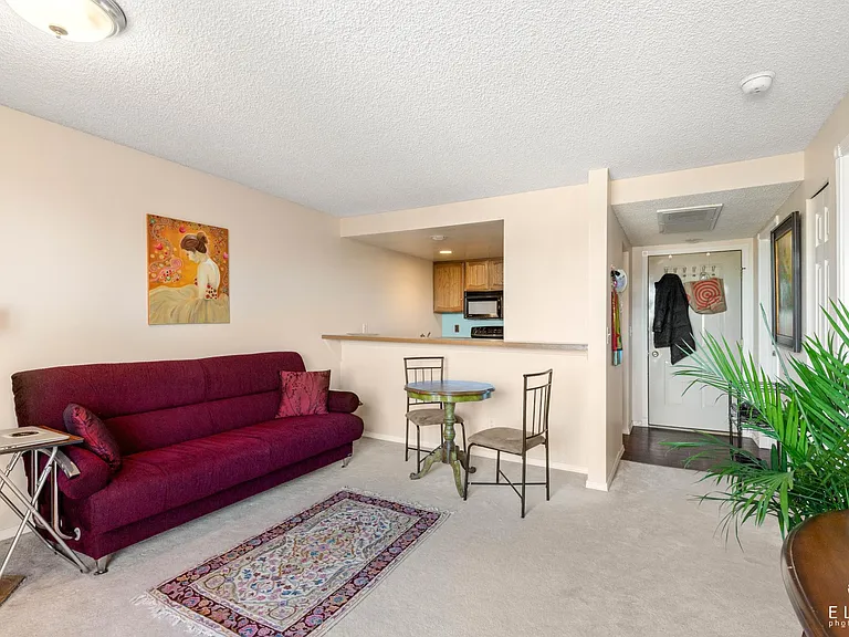 9645 Independence Dr #302 — Photo 2