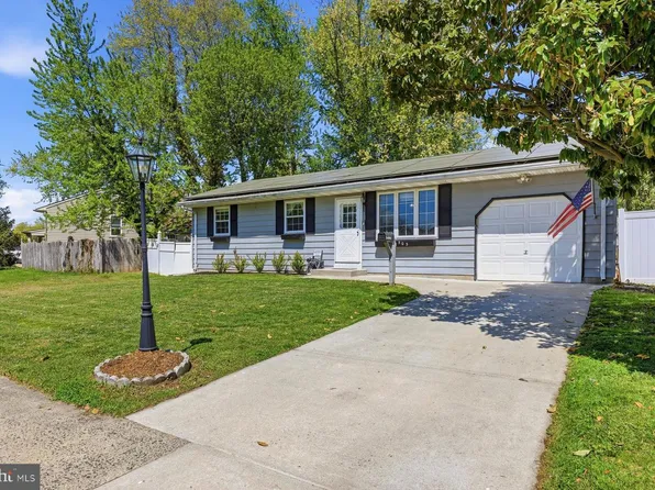 503 Devonshire Dr, Sewell, NJ 08080