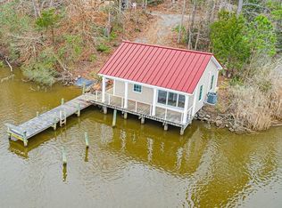 694 Creek View Ln, Warsaw, VA 22572