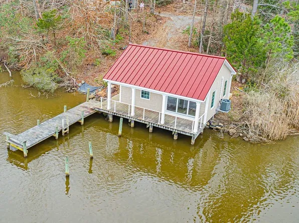 694 Creek View Ln, Warsaw, VA 22572