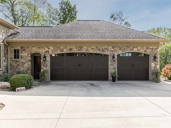 3rd image of 3824 Stoney Pointe Ln NE