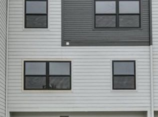 931 S 33rd Terrace Plz, Omaha, NE 68105