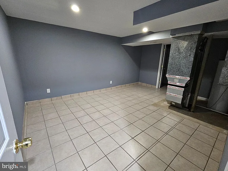 8619 Hayshed Ln — Photo 18