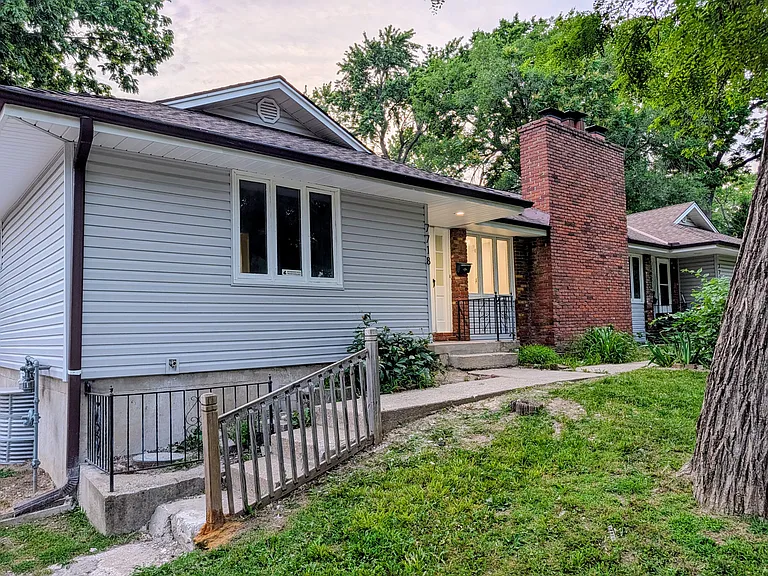 7718 Kenwood Ave — Photo 25