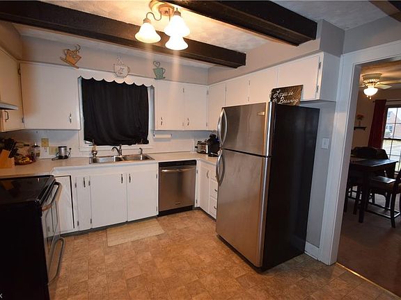 3rd image of 39 Vermont Ave