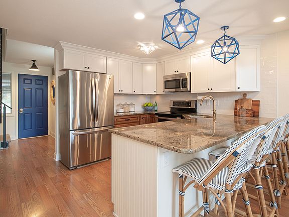 5th image of 144 Dunkley Ave