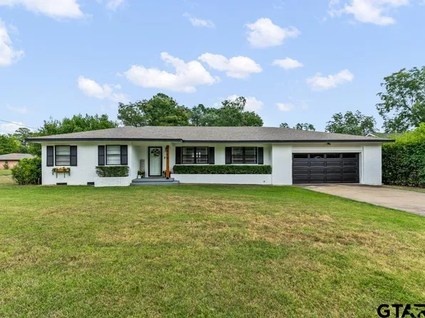 1119 Bledsoe St, Gilmer, TX 75644