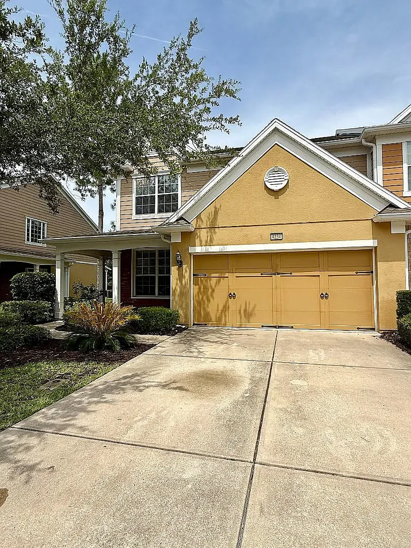 3 bed, 2.5 bath, 2047 sqft, $2,275 — Photo 1