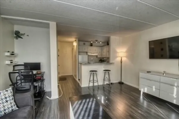 Sold by REMAX Elite | media 21