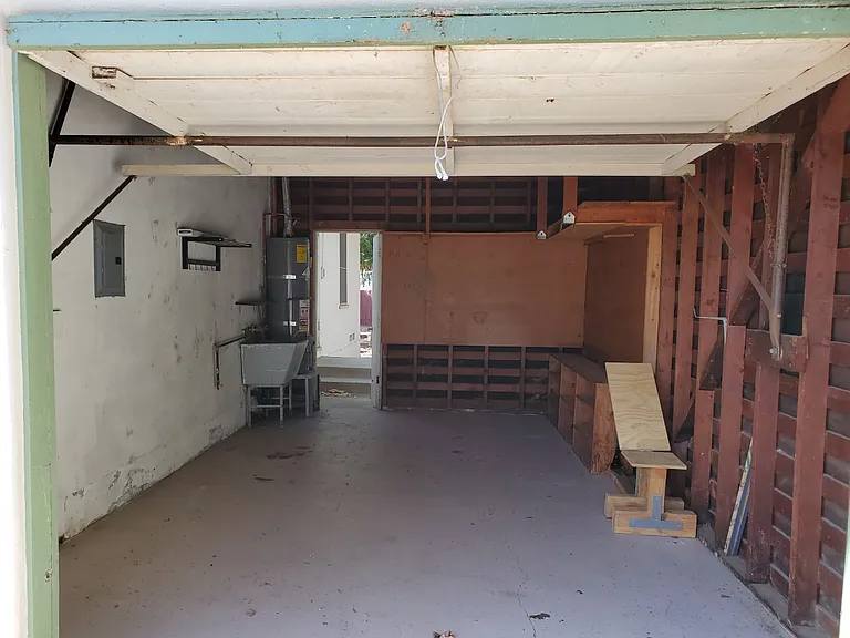 3414 N Mountain View Dr — Photo 2