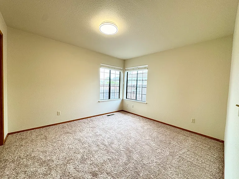 721 William Ct — Photo 18