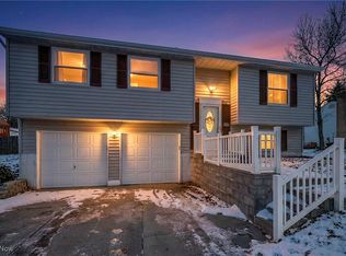 1690 Cloverview Dr, Uniontown, OH