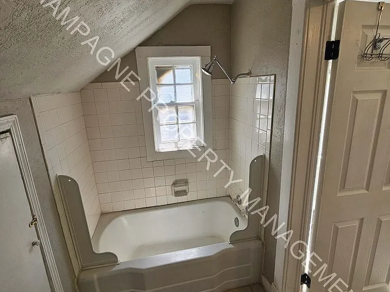 4046 McGee St — Photo 8