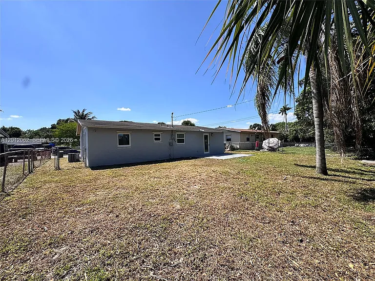 2040 NW 29th Ter — Photo 8