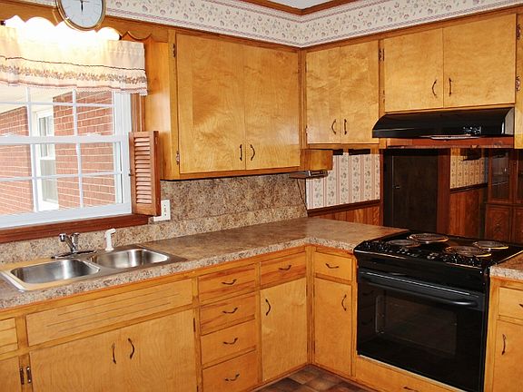 5th image of 714 Parkway Dr
