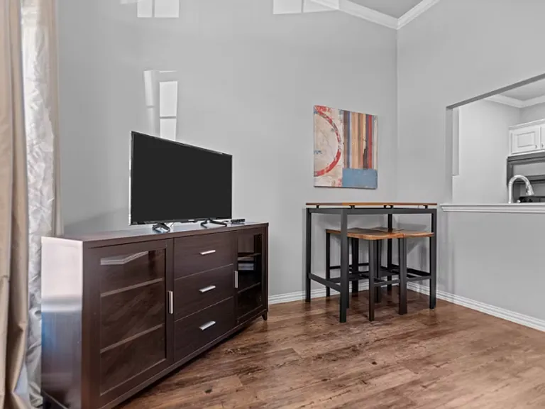 The Midtown Apartments — Photo 18