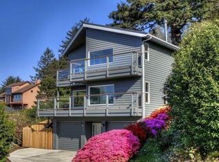 403 E 3rd St, Yachats, OR 97498