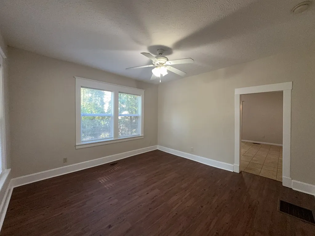 3 bed, 1250 sqft, $1,095 — Photo 3