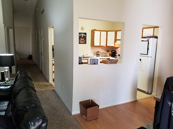 3rd image of 4939 Oakhill Dr #1
