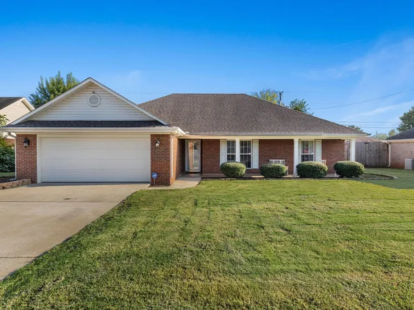 210 Jackson Dr, Muscle Shoals, AL 35661