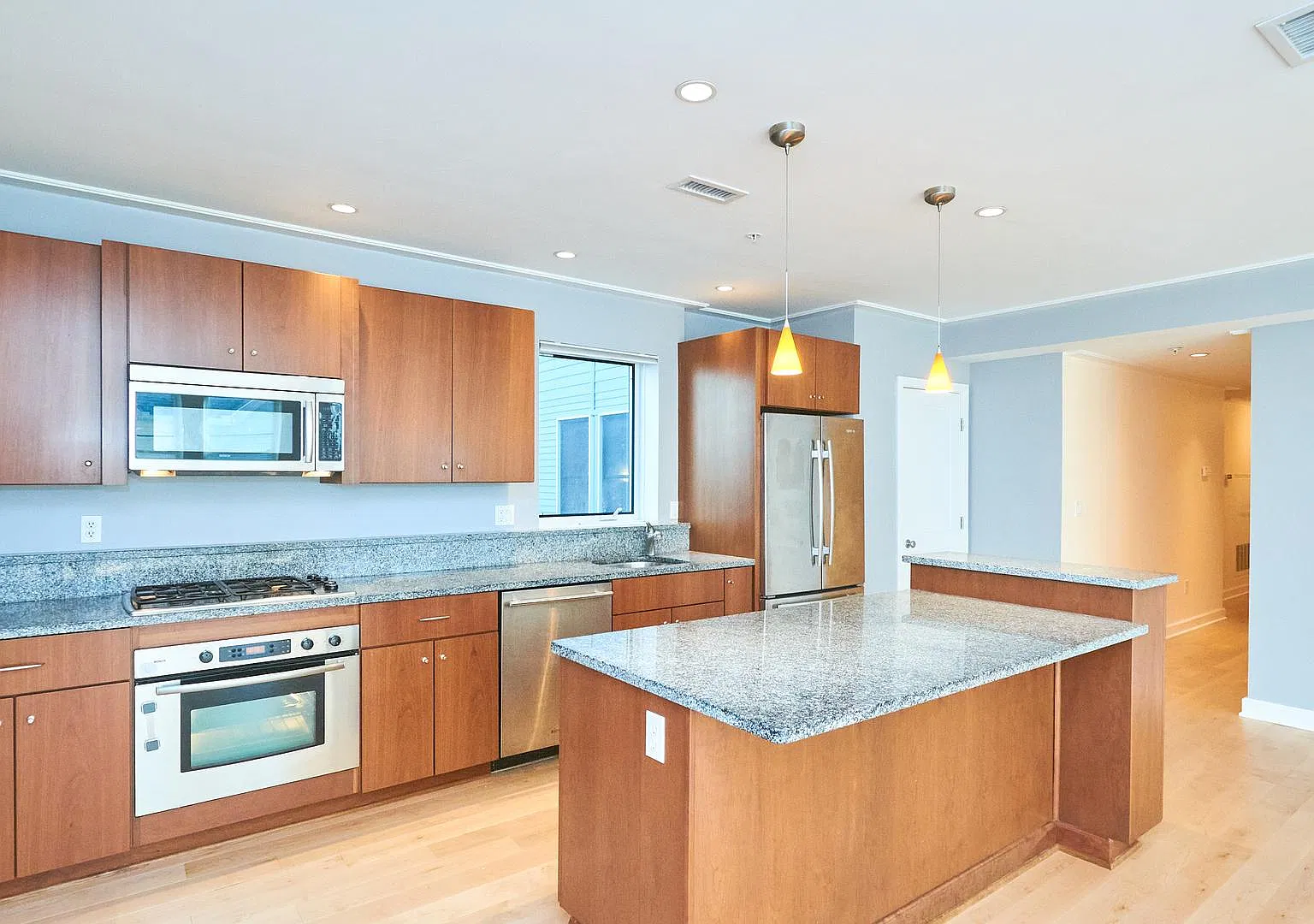 2 bed, 1200 sqft, $4,500 — Photo 1