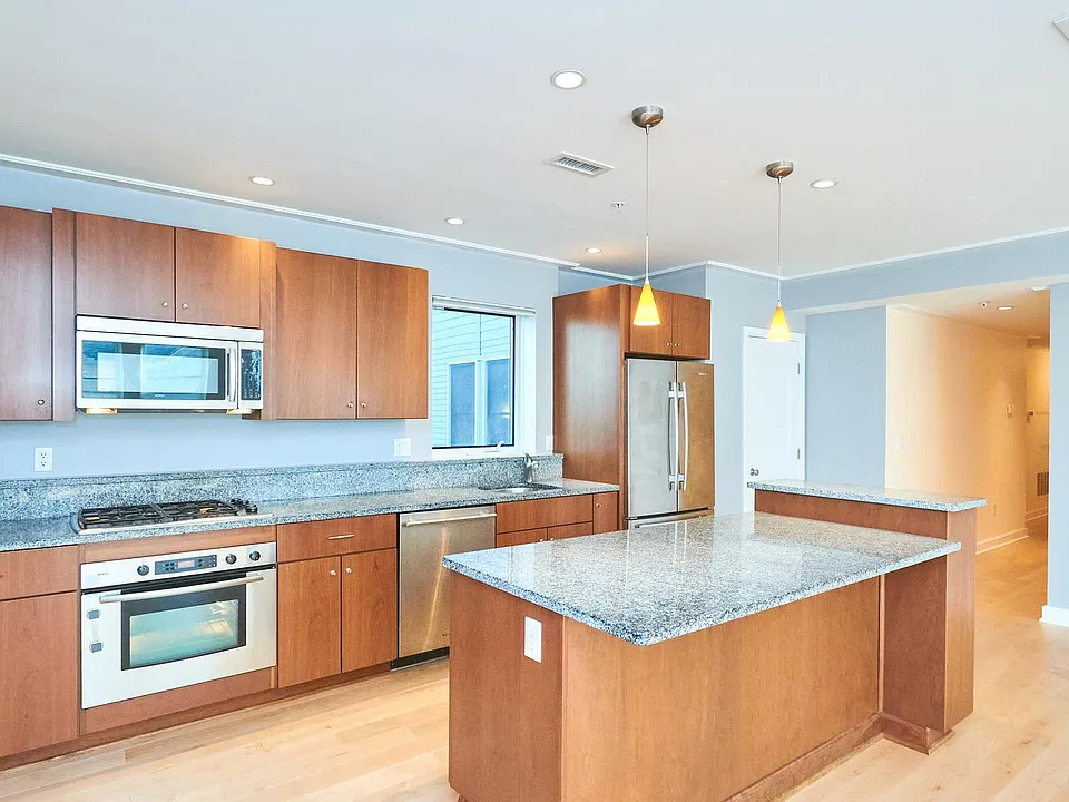 337 W 2nd St #4