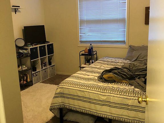 5th image of 98 Jackrabbit Ln APT B