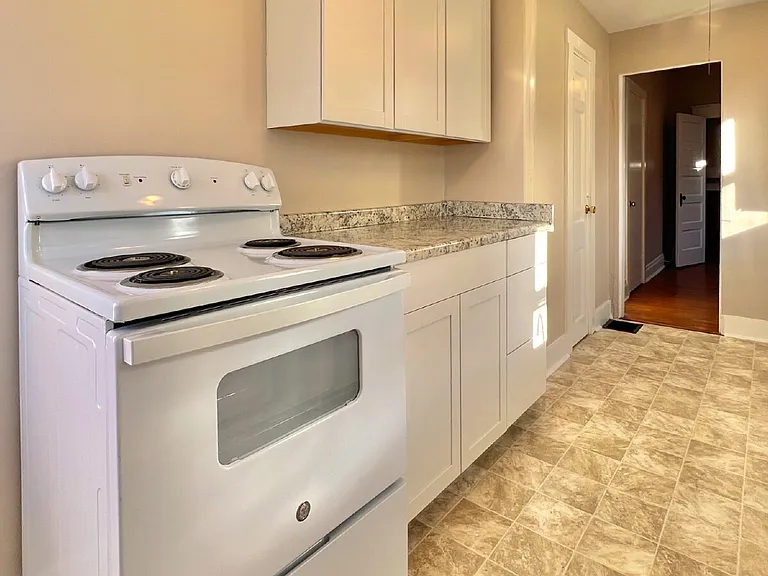 207 N Oak St #B — Photo 9