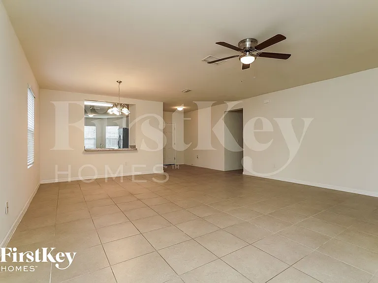 604 SW 6th Ave — Photo 3