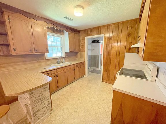 3rd image of 106 Beatrice Ln
