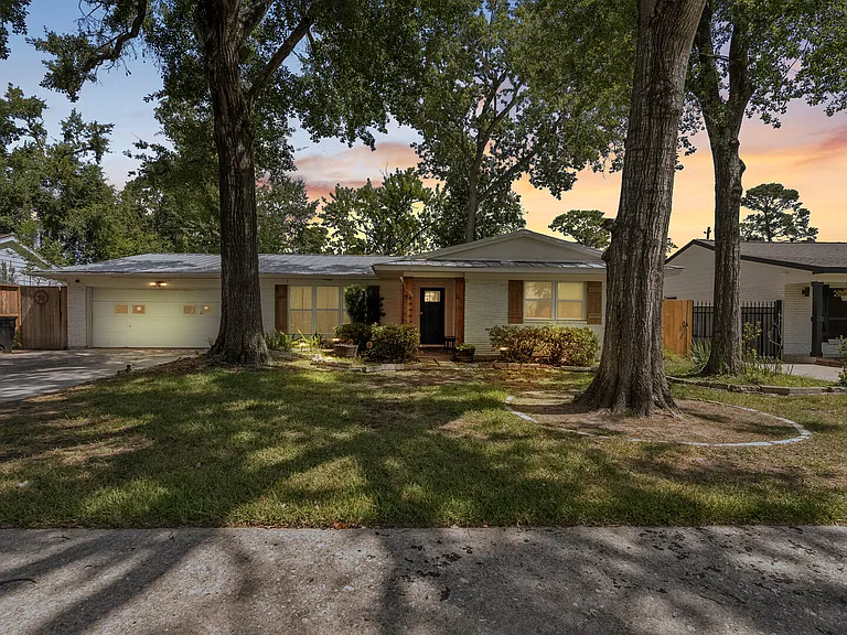 Cedardale Dr — Photo 2