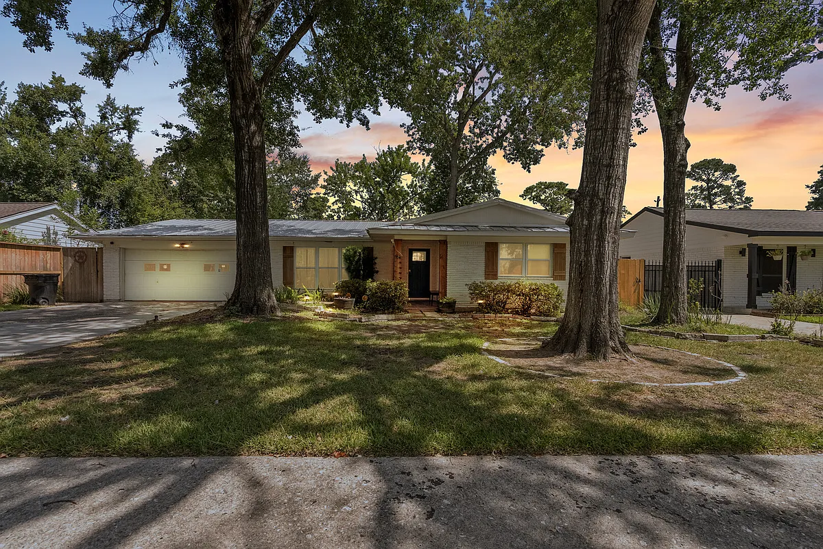 Building Photo - Cedardale Dr