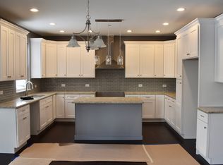 11 Beech Dr, Lake Zurich, IL 60047