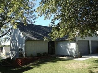 3549 SW Cambridge Ave, Topeka, KS 66614