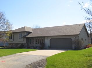 2839 Westmoor Rd, Oshkosh, WI 54904