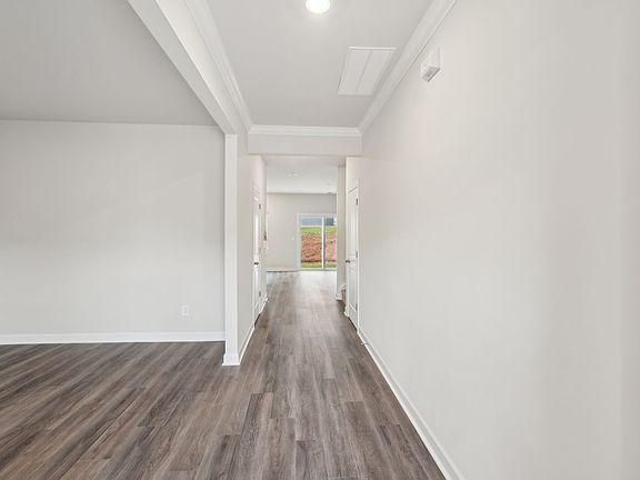 Step inside the Dakota floorplan.