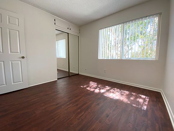 5th image of 718 Amapola Ave #9