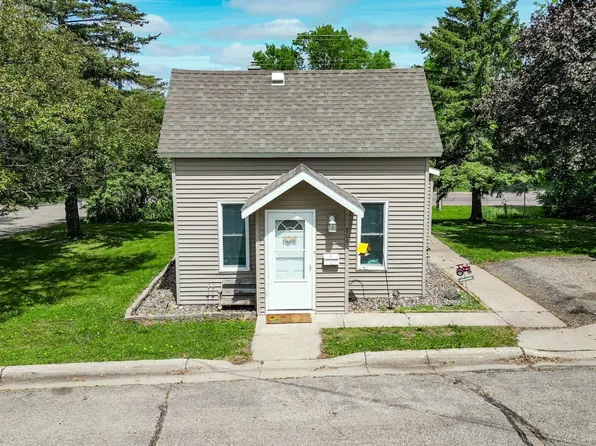 809 Riverside Ct, Fergus Falls, MN 56537